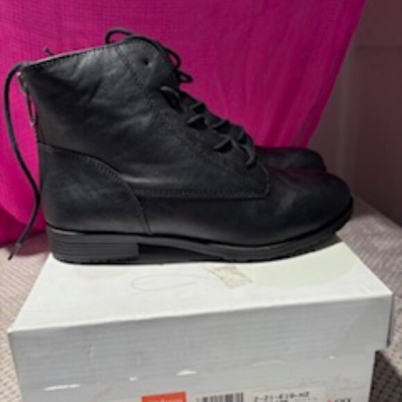 Black lace up shoe boot with back zipper - Picture 3 of 5